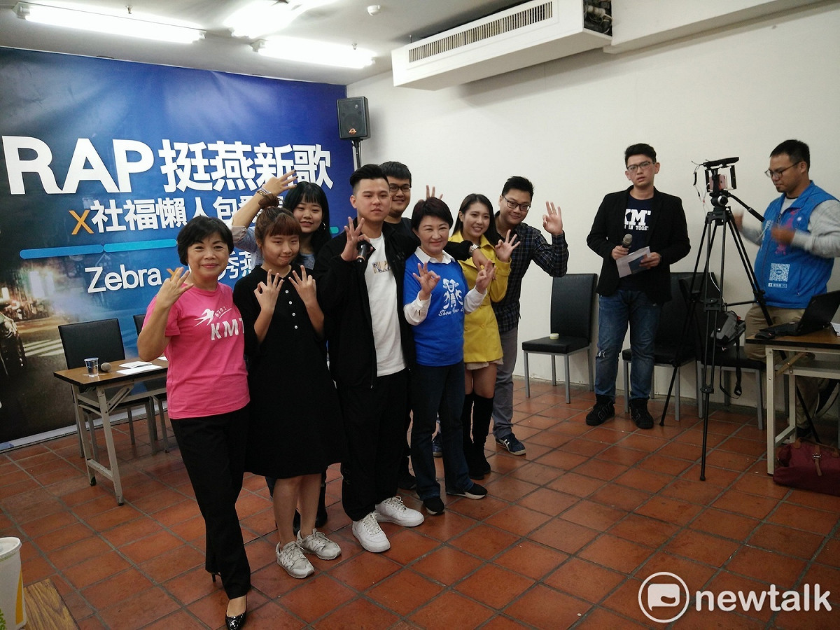 素人歌手Zebra現場唱跳新創作RAP歌曲《Taichung OK》。 唐復年/攝