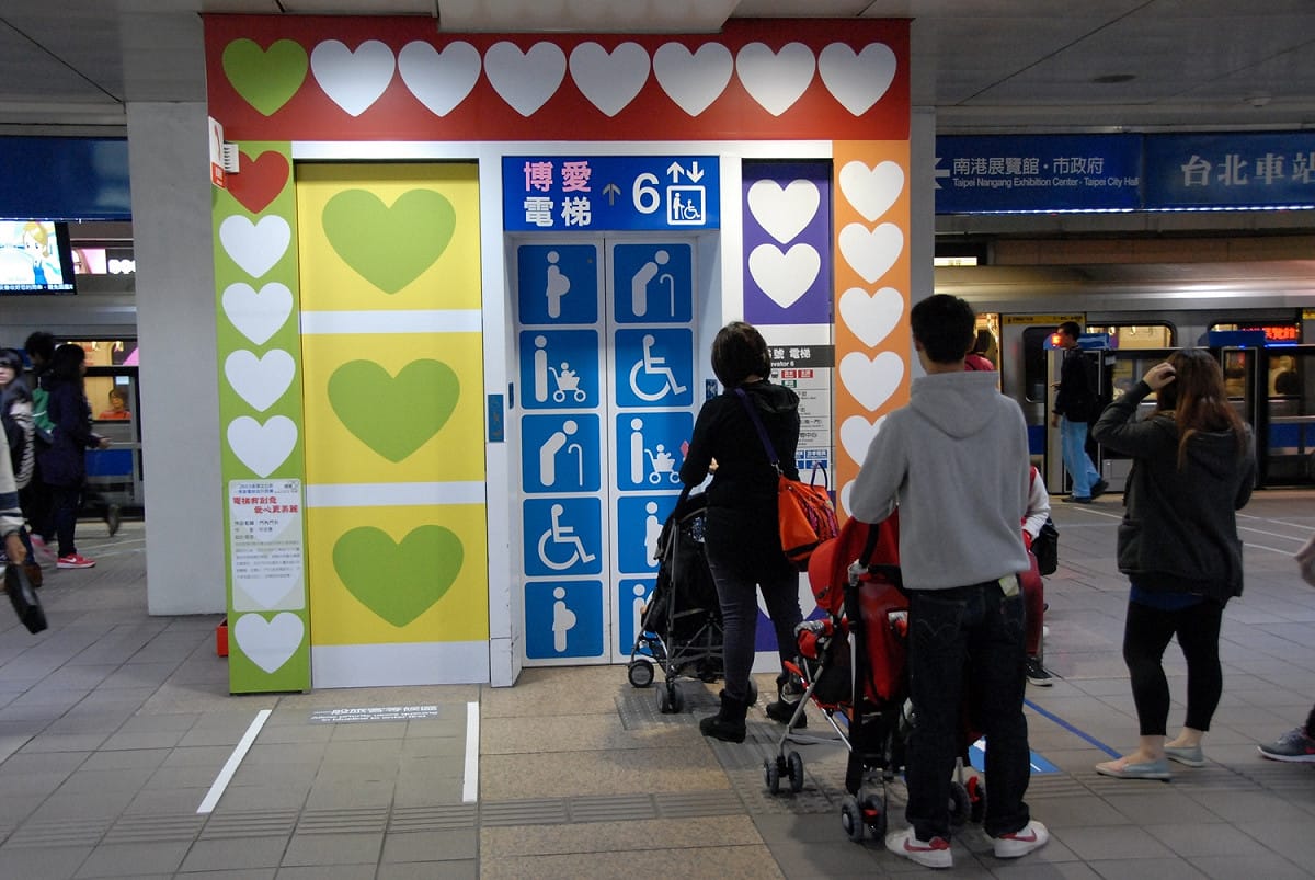 「不好意思」，這句話常常在台灣人的對話中圍繞。 圖/擷取自臺北大眾捷運股份有限公司