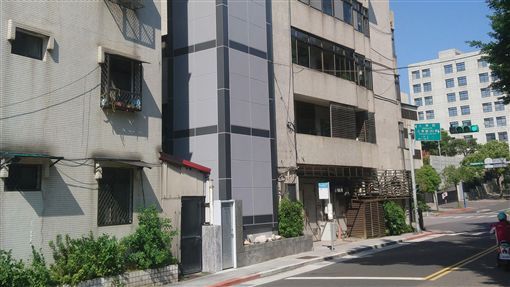 內政部於今（1）日部務會報通過「無障礙住宅設計基準及獎勵辦法」修正草案，放寬5層以下公寓大廈改善無障礙設施補助門檻。 圖：台北市都更處