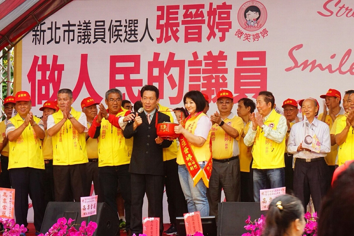 新北市議員候選人張晉婷日前成立五股競選總部，邀郭子乾助陣。 圖：張晉婷競總提供