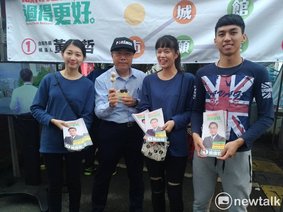 黃偉哲表示，已安排抓寶專車接送，並在活動現場設立攤位供手機充電，以及不定時灑花讓玩家有更多寶可抓。 圖：黃博郎/攝