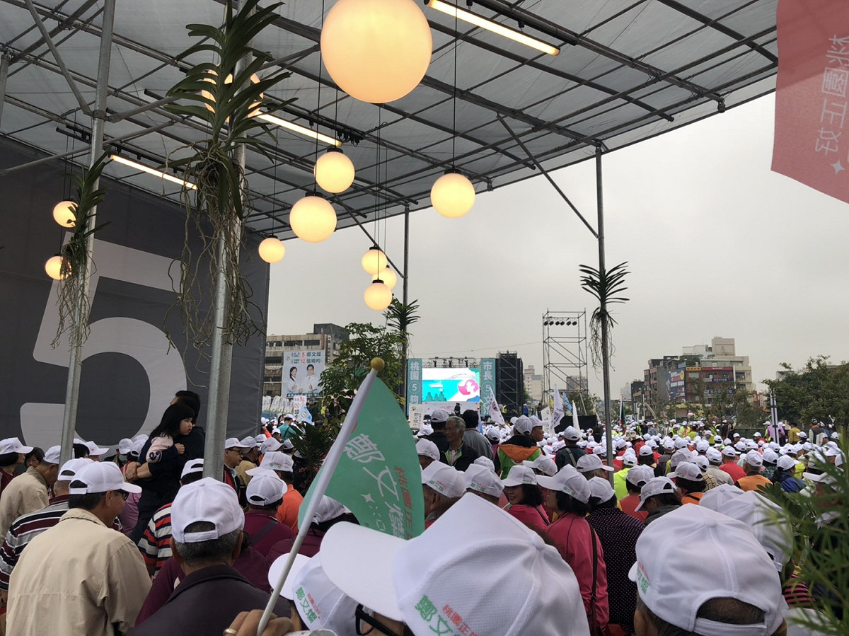鄭文燦南桃園競選總部周六上午成立，人潮擠爆會場。 照片：民眾提供
