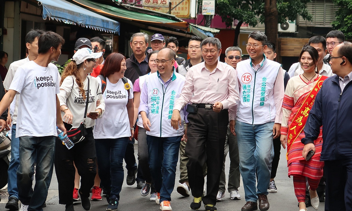 台北市長柯文哲3日幫親民黨台北市議員候選人洪士奇站台。 圖：林朝億/攝