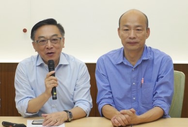 國民黨不分區立委陳宜民（左）出任高雄市長候選人韓國瑜的競選發言人 圖：資料照片