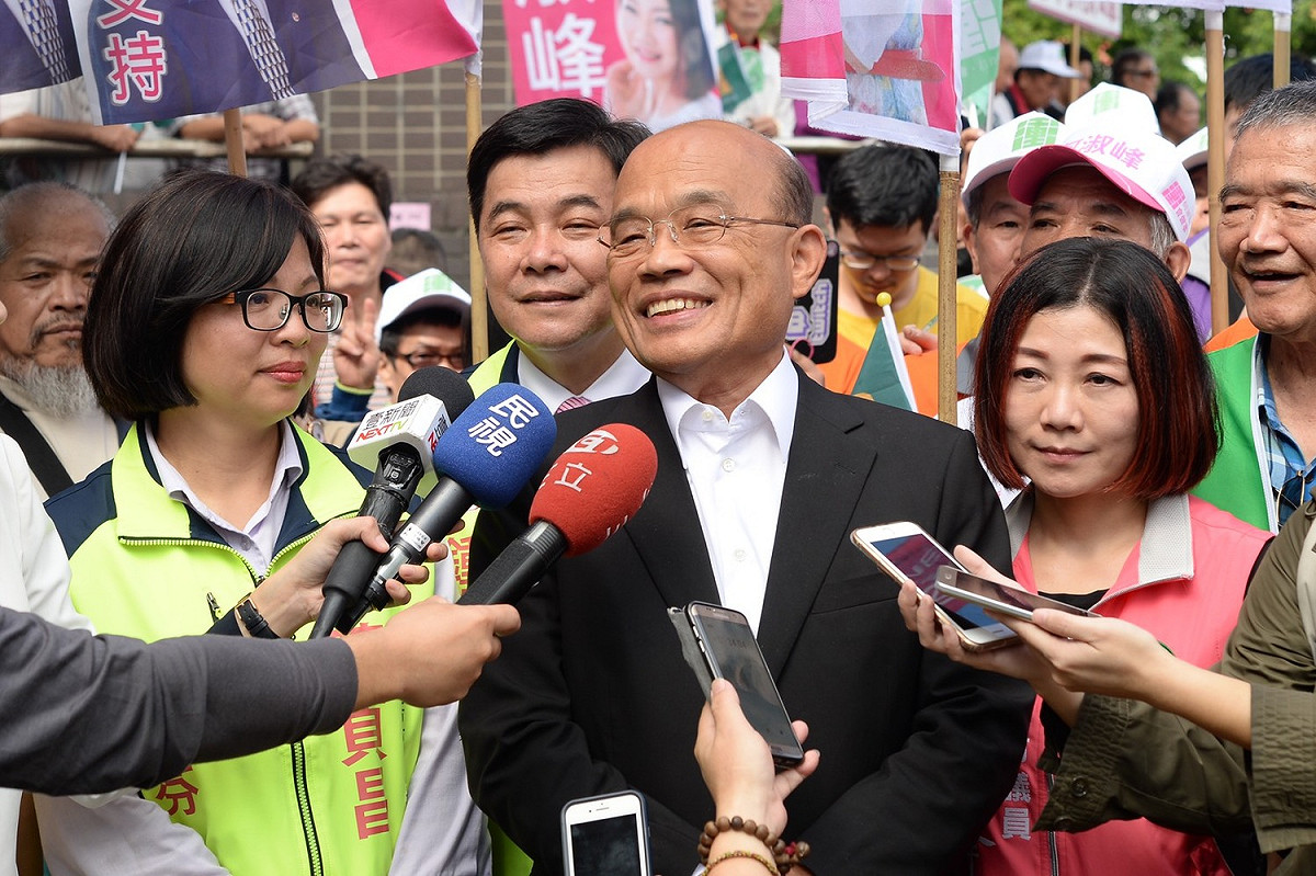 新北市長候選人蘇貞昌出席中和親子體驗活動，接受媒體訪問。 圖:蘇貞昌競選辦公室