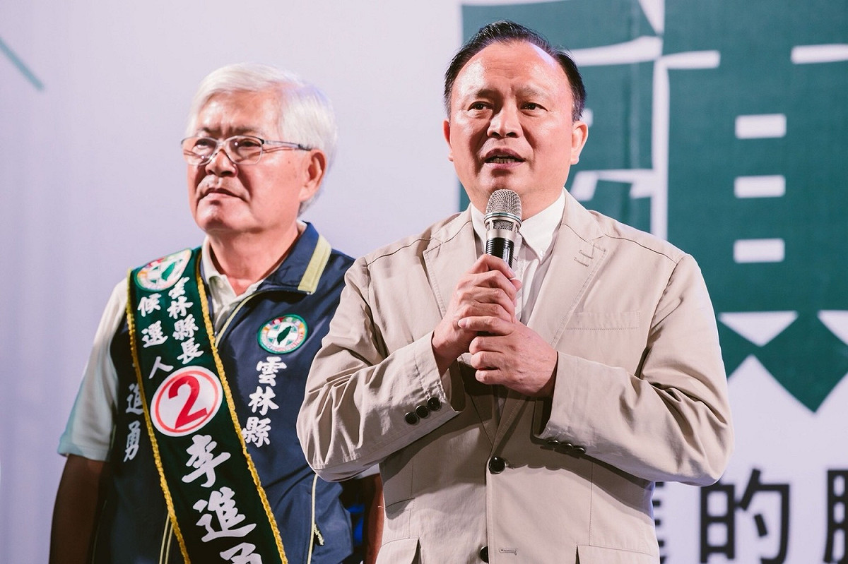 勇護雲林好生活音樂晚會昨晚於西螺大橋高灘地舉行，農委會主委林聰賢出席站台。 圖/李進勇競選總部提供