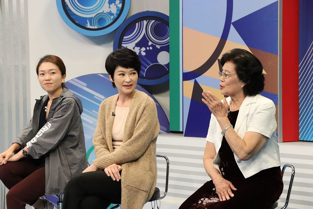 (由左至右)侯友宜小編陳佳伶、盧秀燕胞妹盧秀芳、韓國瑜岳母程月昭同台談他們眼中的侯選人。 圖：《新聞深喉嚨》提供
