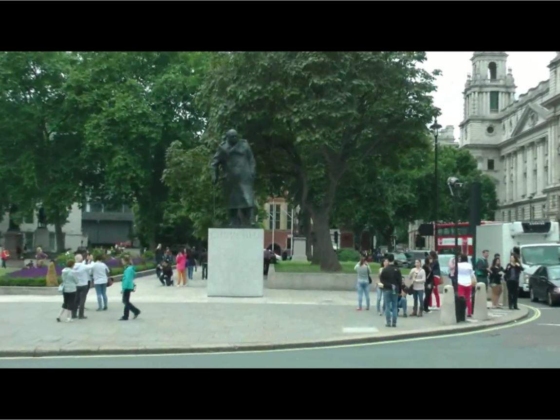 警方在推特貼文說：「西敏市白廳大道（Whitehall Westminster）發生的事件，現已落幕，此一區域的街道正在重新開放中。」 圖：翻攝自Youtube（資料畫面）