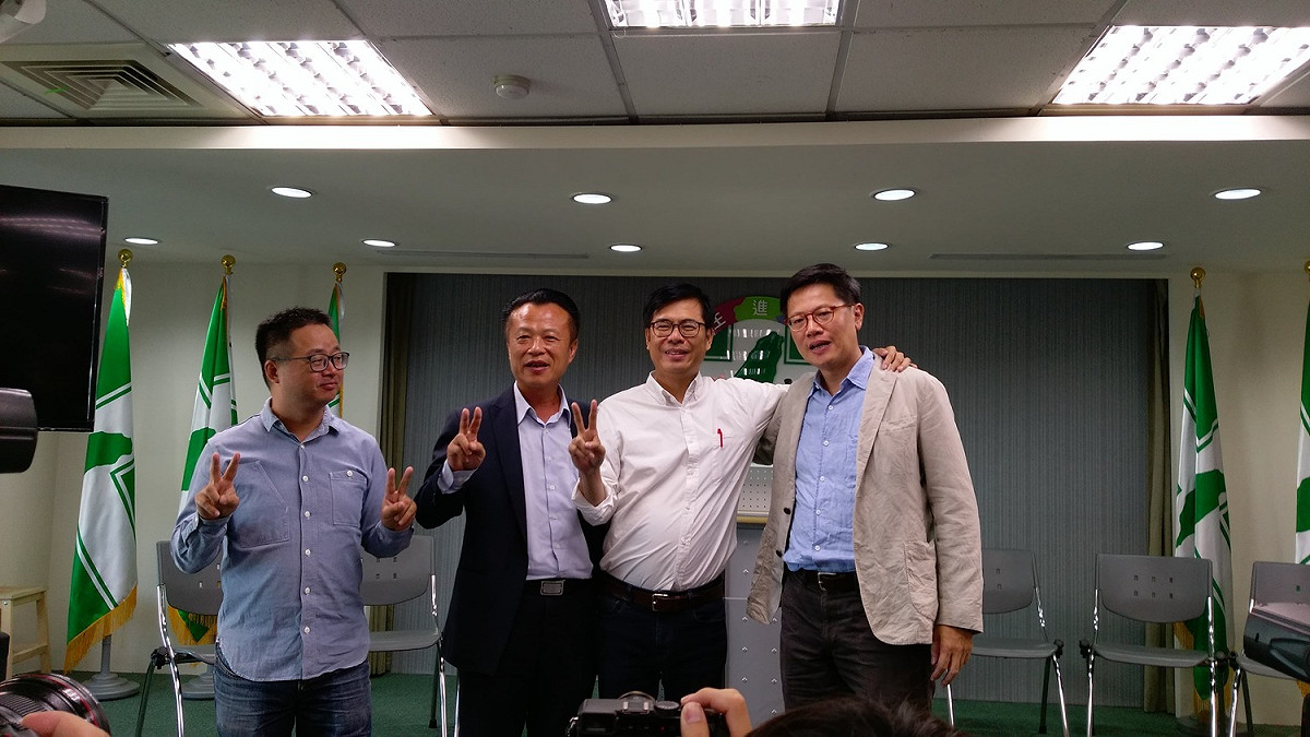 陳其邁找來昔日戰友力挺。 圖：陳佩君／攝