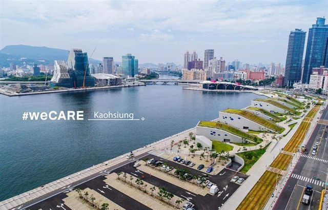 「#wecare高雄」表示不接受由只會批評高雄的人來決定高雄的未來，號召高雄人11月17日走上街頭，傳遞高雄的美好。 圖：翻攝Ｗecare高雄臉書