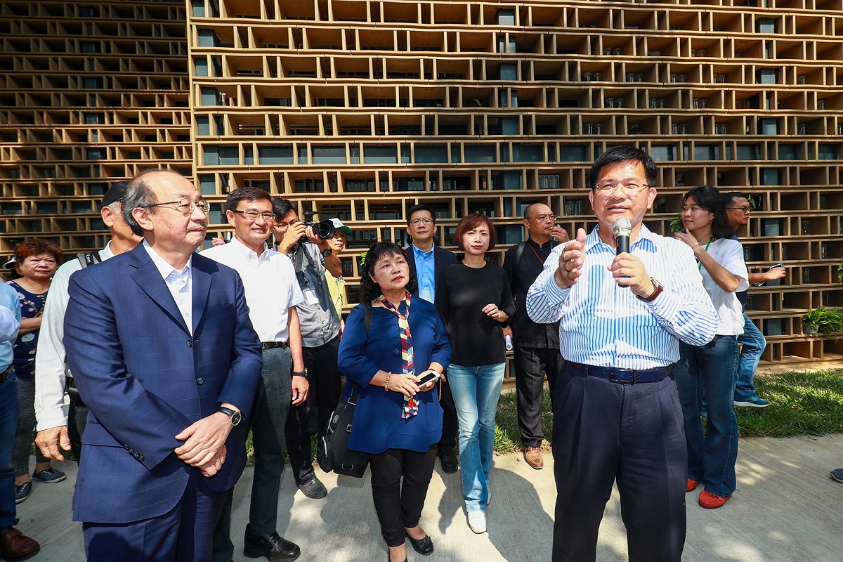 立法院民進黨團昨日參訪花博后里森林園區，台中市長林佳龍親自做現場導覽。 圖：取自台中市新聞局
