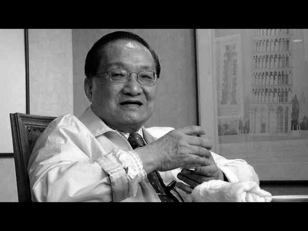 金庸於上月30日辭世，其私人喪禮將於12日在香港殯儀館舉行，不開放弔唁，民眾可至「金庸館」的弔唁簿簽名悼念。 圖：翻攝自YouTube