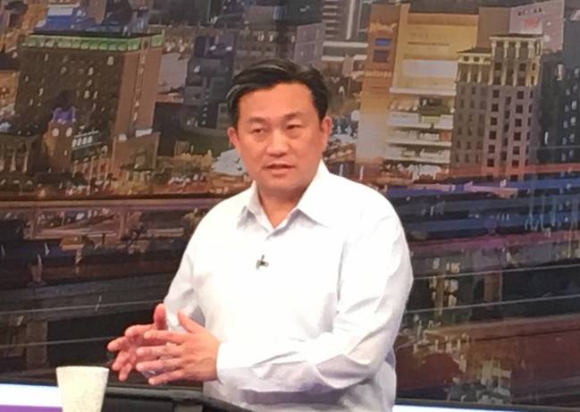 高雄選情進入白熱化，陳其邁與韓國瑜呈現五五波的緊張情勢。立委王定宇（圖）表示，綠營支持者已出現焦慮感，會開始催票。 圖：翻攝華視官網