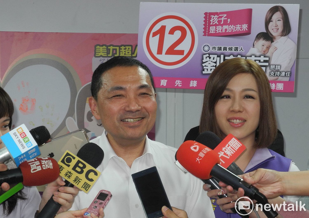 侯友宜參加市議員劉美芳舉行「聯手反霸凌」記者會，對蘇貞昌的酸言酸語算不算霸凌，表示「其實我都一笑置之，笑笑就好啦！」 
 圖：王峻昌/攝