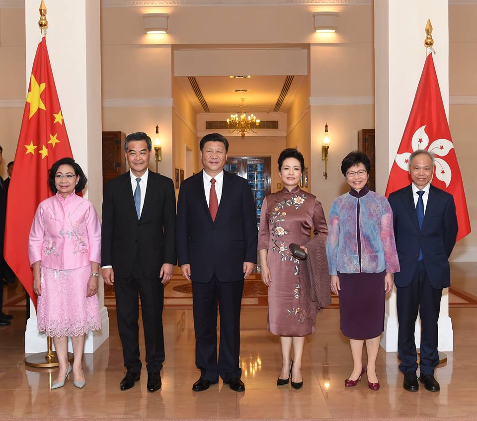 國家主席習近平（中左）和夫人彭麗媛（中右）。 圖：翻攝微博