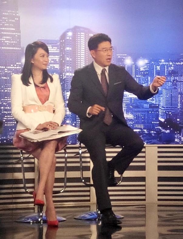 高雄市長選戰，政論節目節目援用2010、2014選戰數字解盤，分析兩陣營為何要在「三山」較勁。 圖：翻攝新聞面對面臉書專業