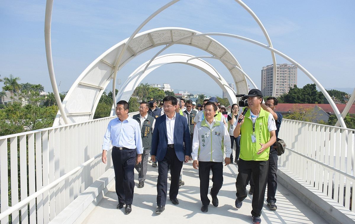 魏縣長參訪台中花博，臺中市長林佳龍也率領市府團隊出席表示歡迎，陪同導覽。 圖：彰化縣政府提供