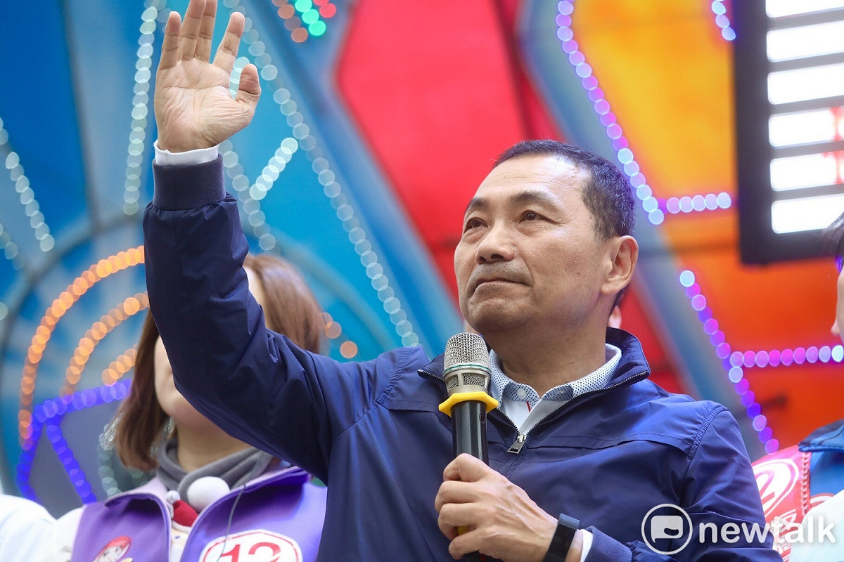 立委段宜康今（９）日自爆撿到「又昱公司」位於新北市新莊區的土地登記謄本，質疑國民黨新北市長候選人侯友宜買地沒申報，對此侯下午受訪時表示，他所有的財產申報都在監察院，上網都可以看得到，反酸段宜康「只拿了第二頁出來說」，還補上一句「段宜康說謊也不是只有這一次！」  圖：侯友宜競選辦公室提供