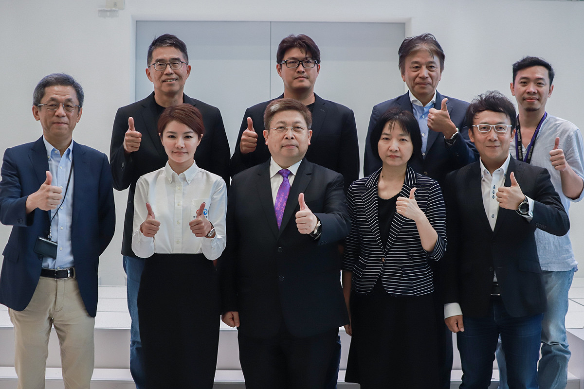 (左起前排)歐陽志宏、徐培菁、陳立白、陳杏怡、陳建志、(左起後排)吳仁魁、陳柏諭、岡村秀樹、呂俊賢 圖：陳宣如/攝