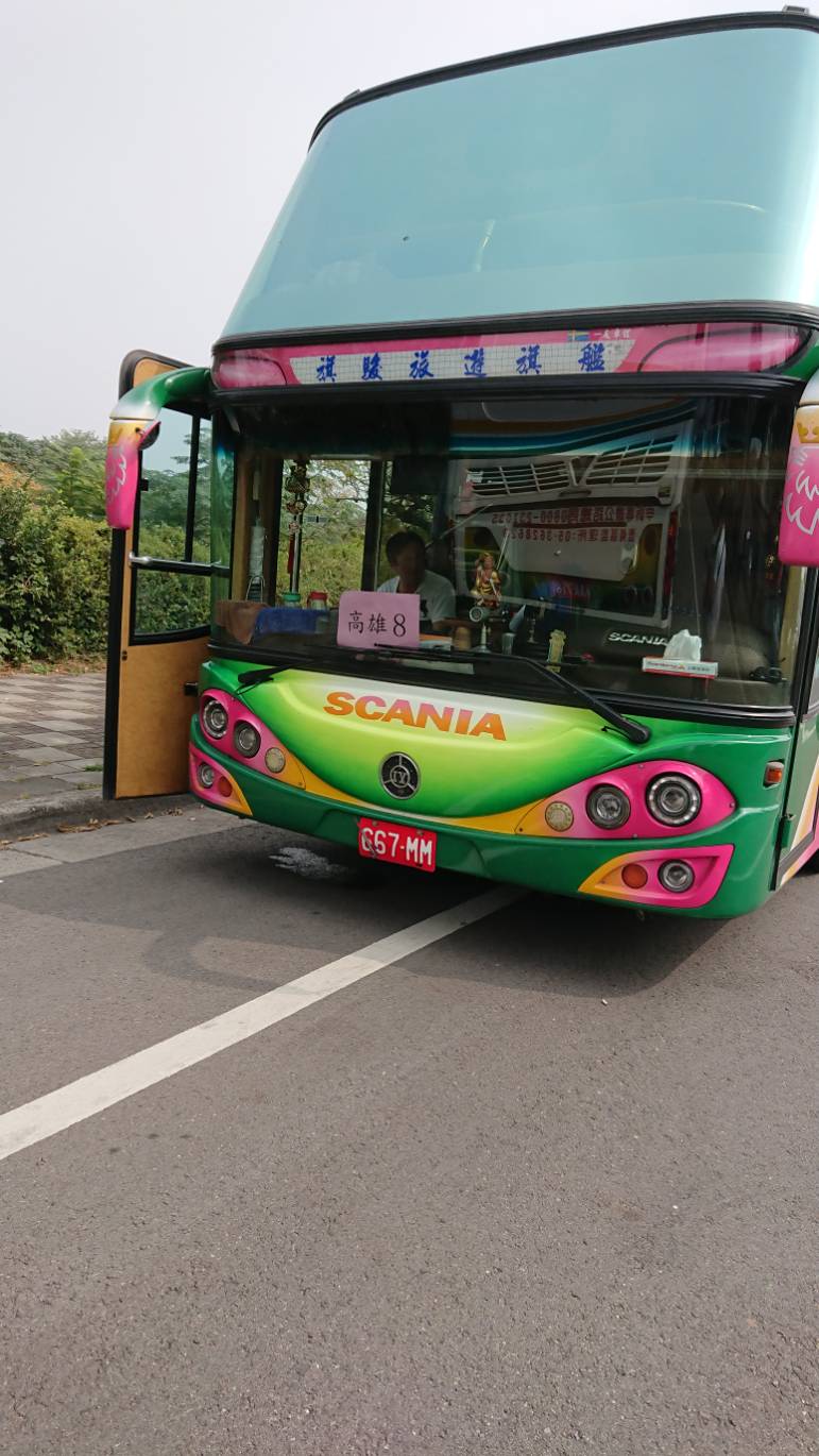 外縣市遊覽車。 圖：民眾提供