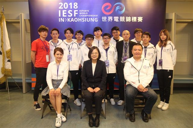總統蔡英文與中華隊選手。
 圖：金名／攝