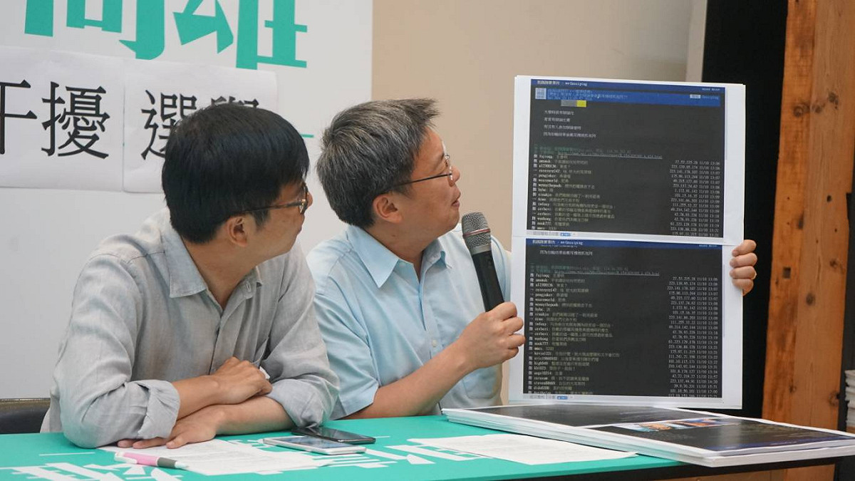 陳其邁昨天深夜緊急召開記者會，譴責戴耳機的假資訊，於下午1點5分就已先預告。