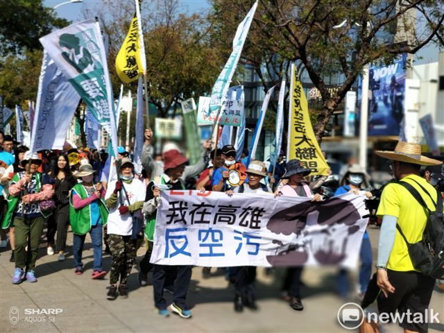 反空污聯盟領頭在高雄市進行大遊行。 圖 : 金名/攝（資料照片）