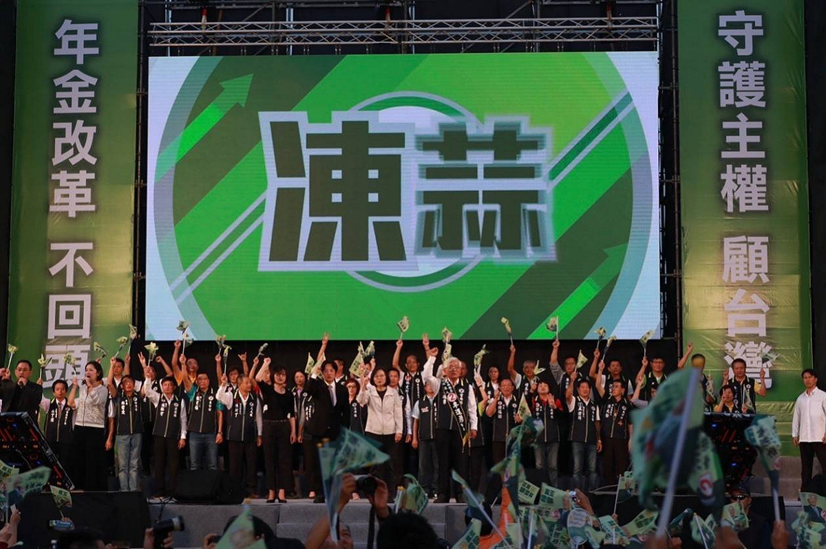 蔡英文呼籲大家，11月24日用手中的選票，告訴全世界台灣人不會屈服在中國的壓力之下。 圖：李進勇競選辦公室提供