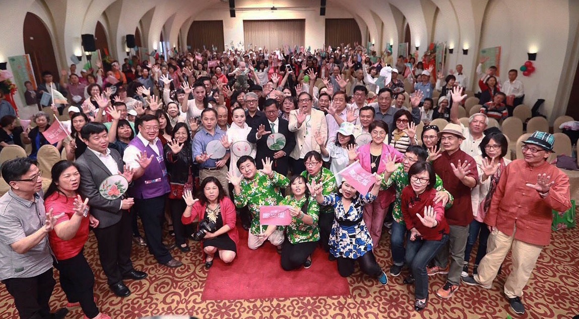 桃園藝文界支持鄭文燦連任後援會11日發起成立。 圖：桃園藝文界聯誼大會提供
