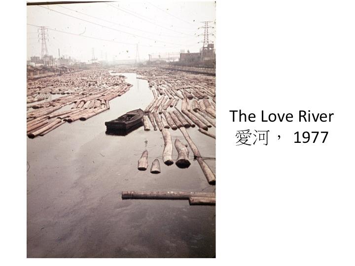 愛河1977年景象，都是木材飆流，旁邊河畔全是重工業。 圖：翻攝杜維浩臉書