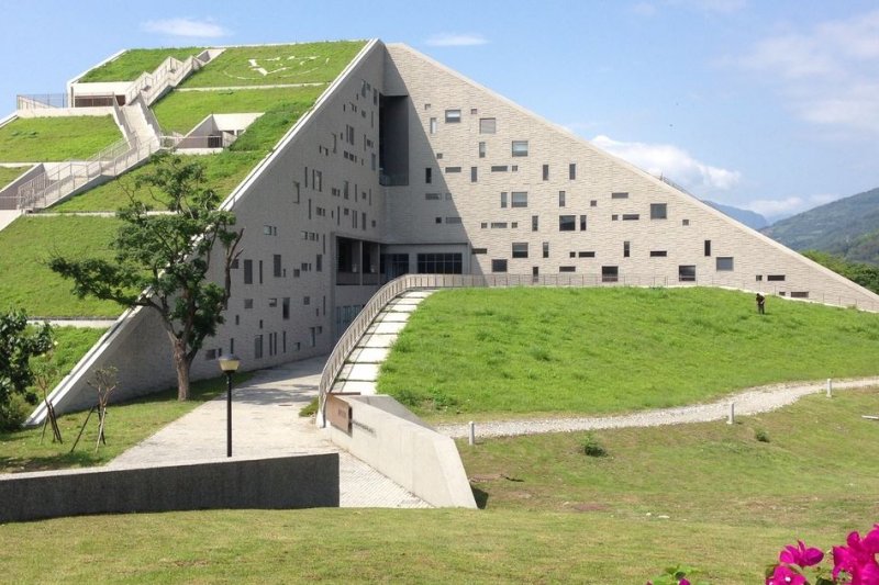 台東大學圖書館。（台東市大學路2段369號） 圖：截自台東大學圖書館網站