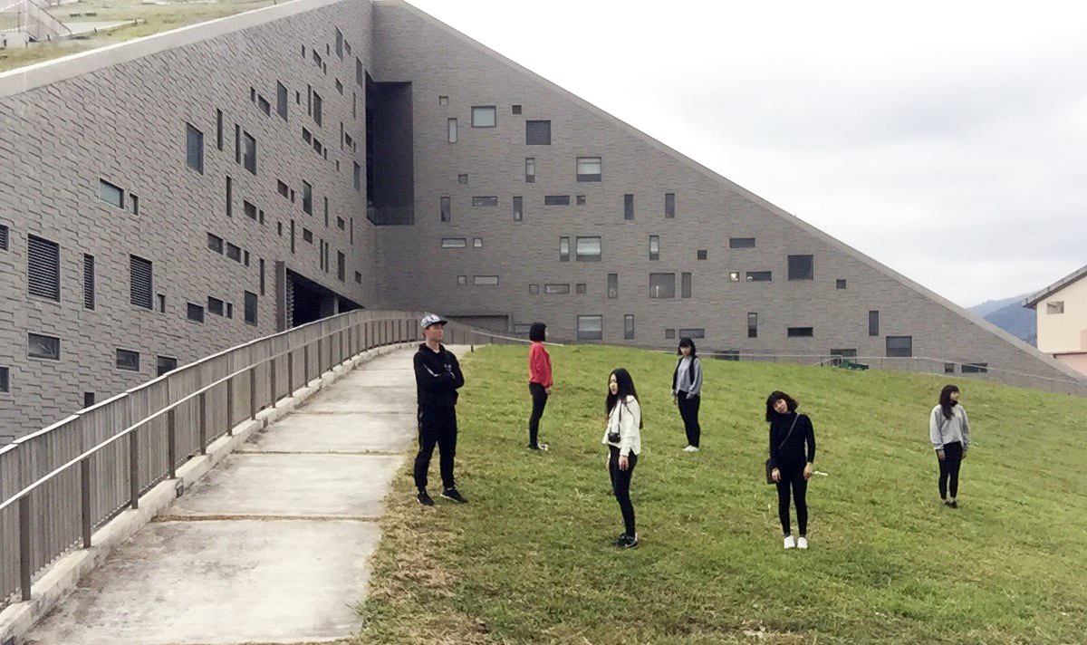 台東大學圖書館特別的造型，也吸引許多人前往朝聖。 圖：網友／提供