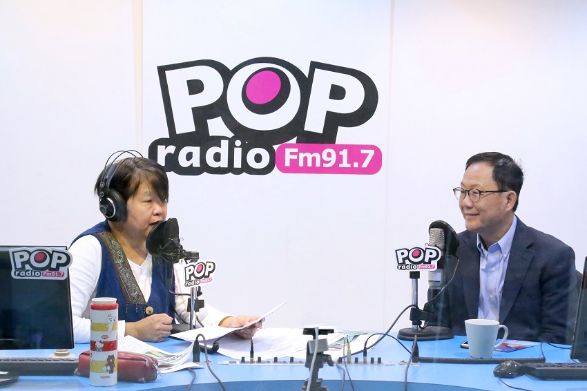 國民黨台北市長候選人丁守中上午參加《POP搶先爆》廣播專訪。 圖：POPRadio提供