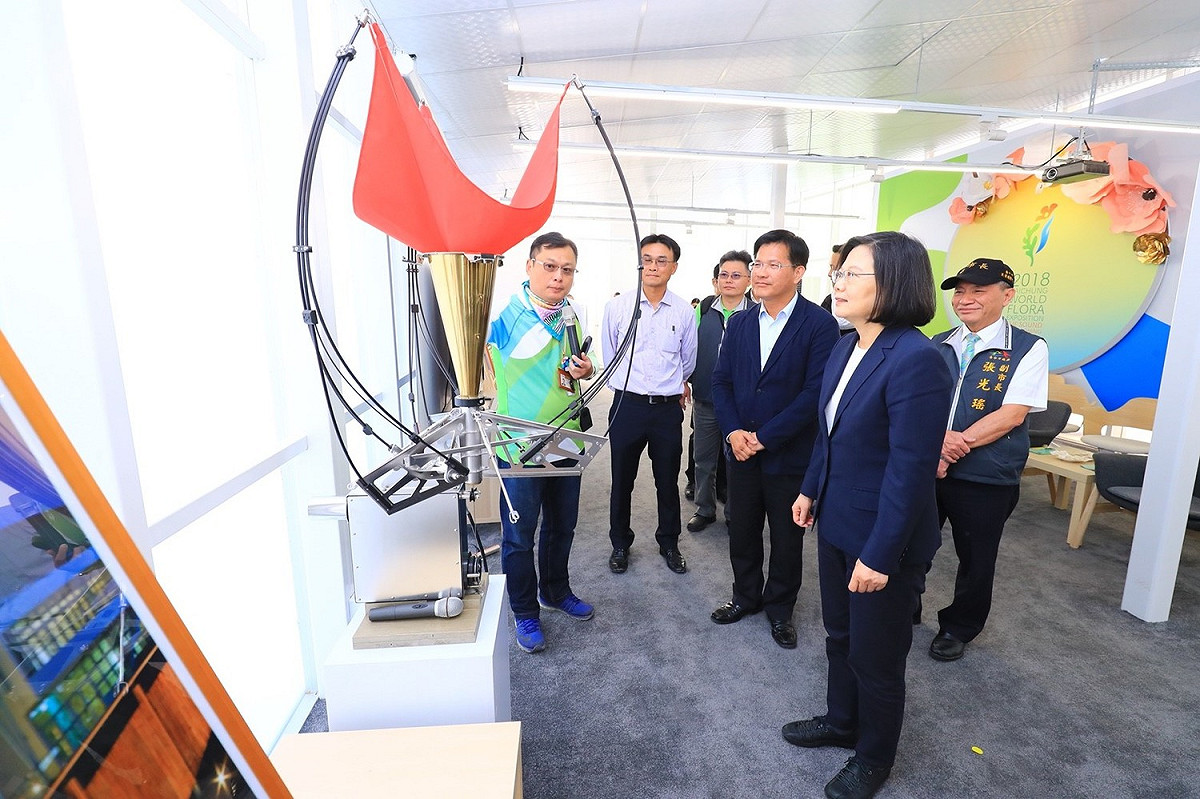 台中市長林佳龍陪同蔡英文總統參觀花博。 圖，台中市政府/提供