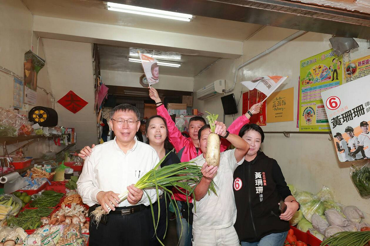 台北市長柯文哲今日前往內湖掃街拜票。 圖：柯文哲競選辦公室 / 提供