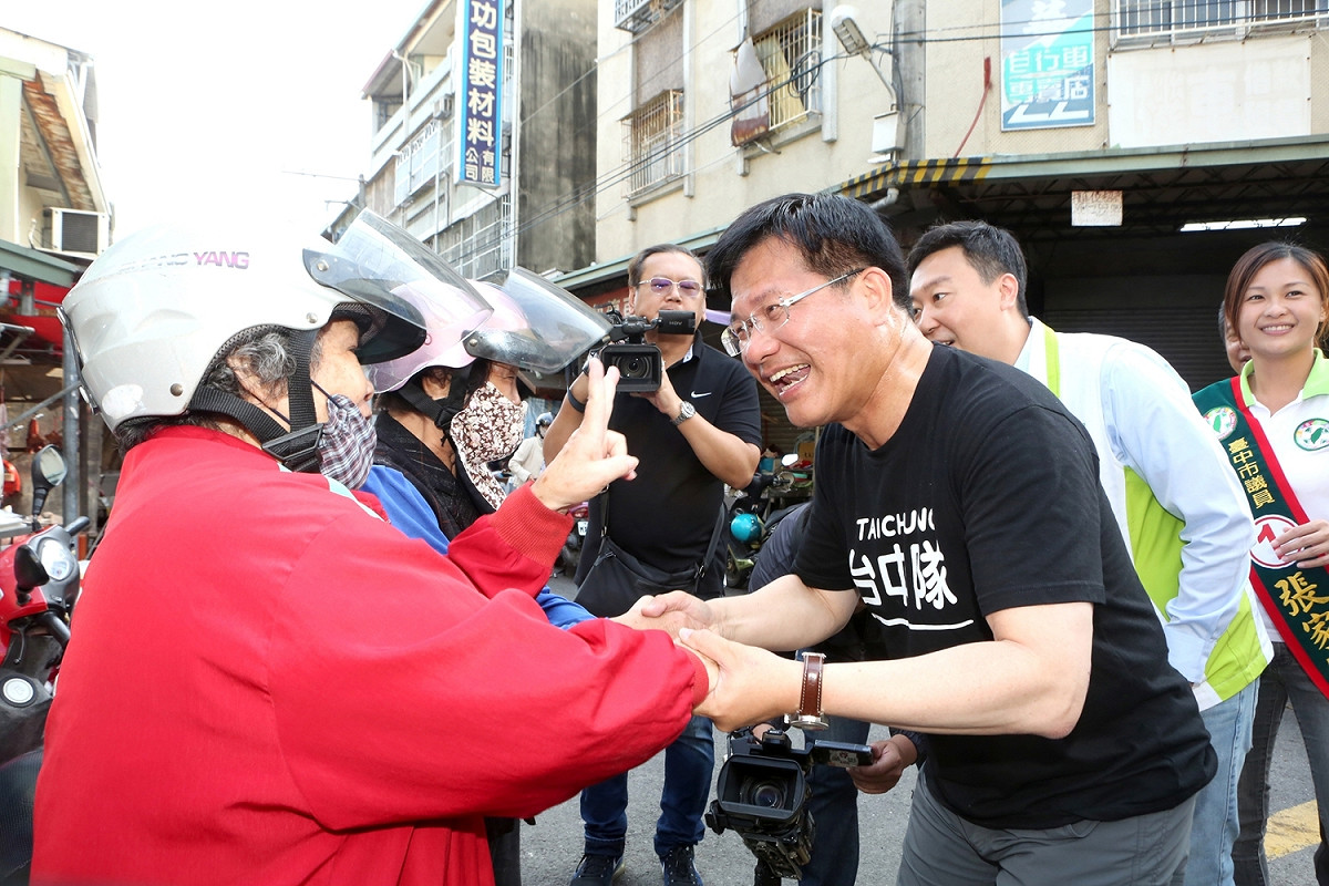 林佳龍到烏日拜票。 圖：林佳龍競選總部/提供