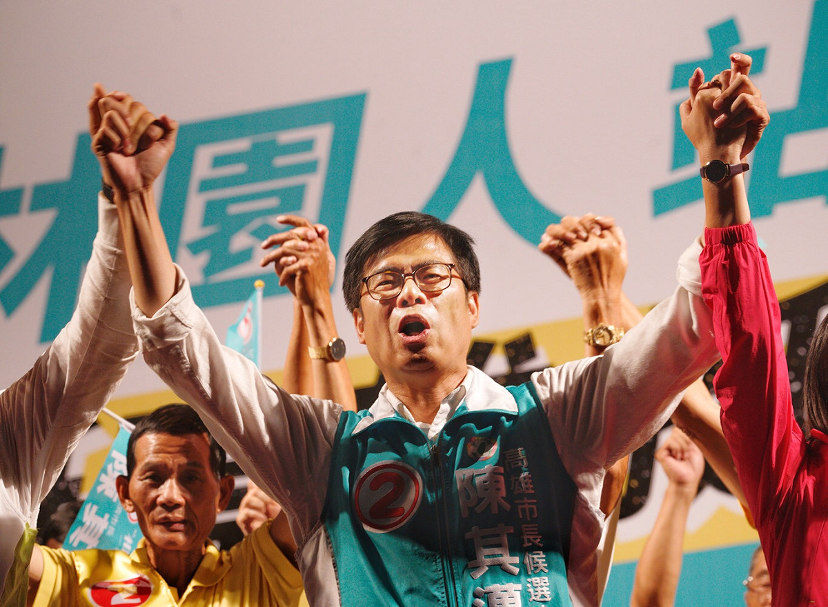 民進黨高雄市長候選人陳其邁今(15日)晚在林園鳳芸宮舉辦【林園人站出來 挺高雄！挺其邁！】造勢晚會。 圖：張良一/攝