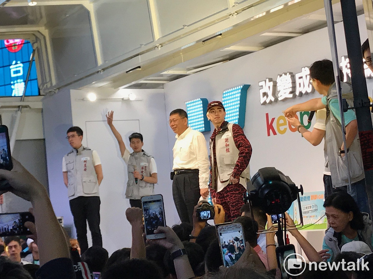 台北市長柯文哲的行動競選總部今日開到西門町。 圖 : 周煊惠 / 攝