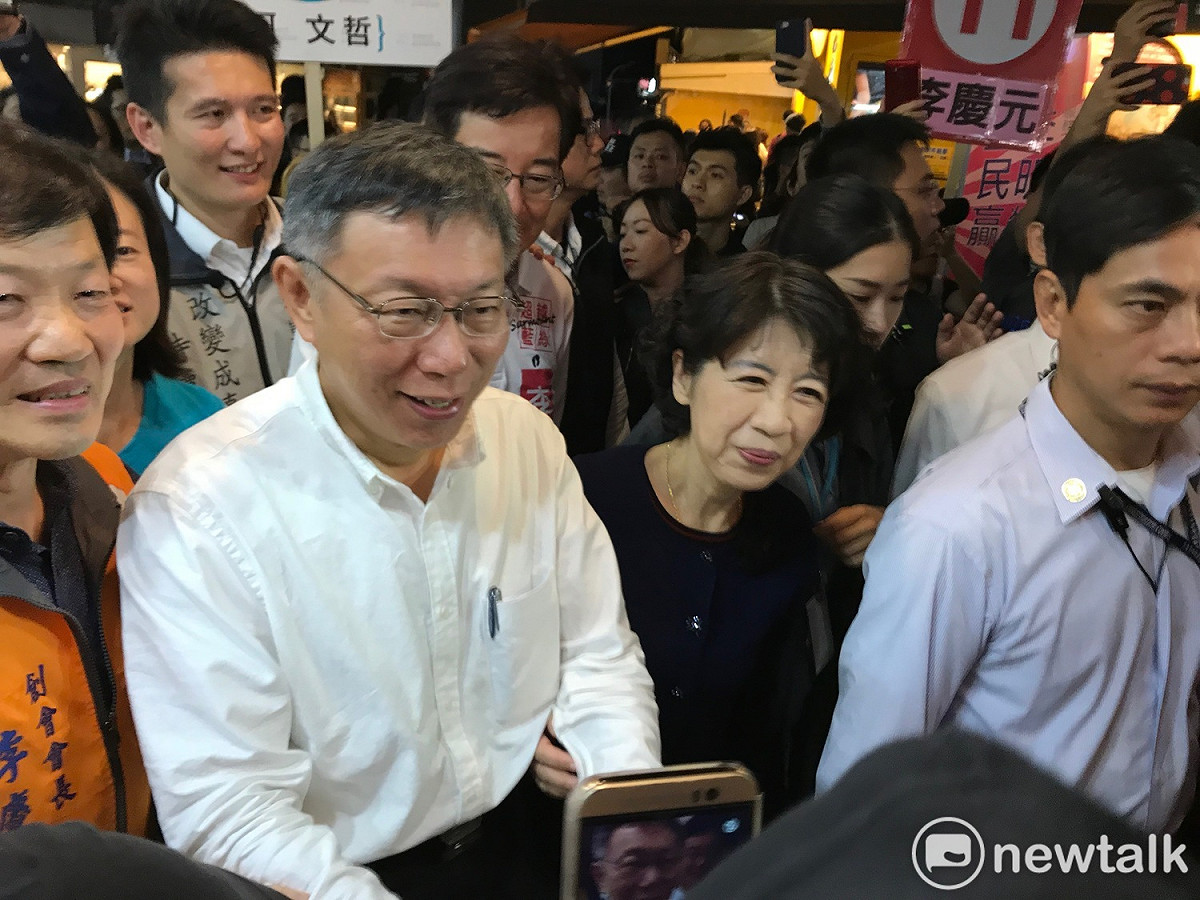 台北市長柯文哲與妻子陳佩琪日前赴永康商圈掃街。 圖 : 周煊惠 / 攝 （資料照）