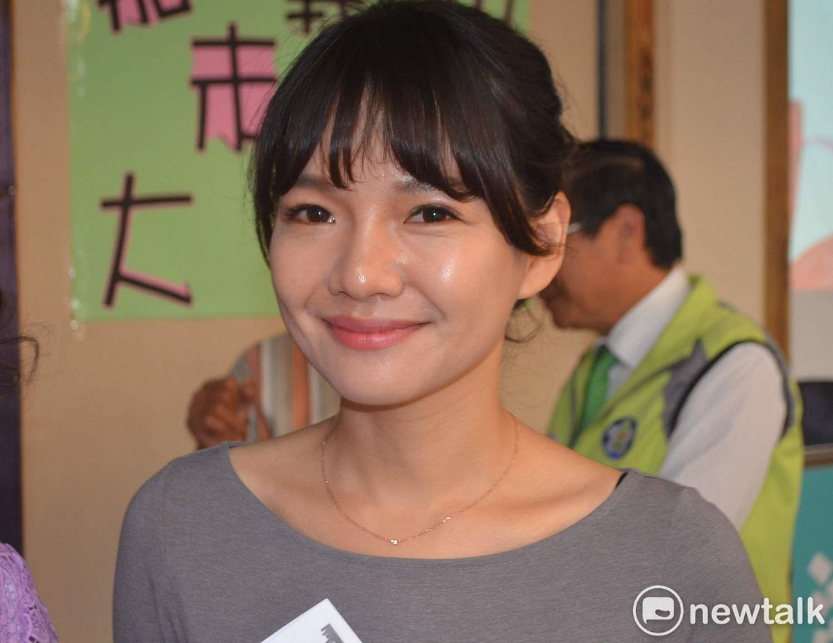 莊涵鈞外型亮麗，成為涂醒哲競選總部的新亮點。 圖：蔡坤龍/攝