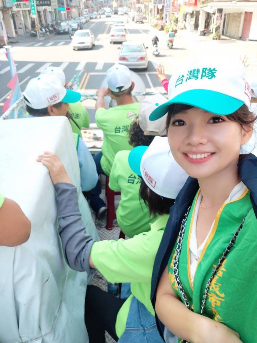 醫美護士出身的競選總部專員莊涵鈞，成為選戰的另一個「嬌點」。 圖：莊涵鈞提供
