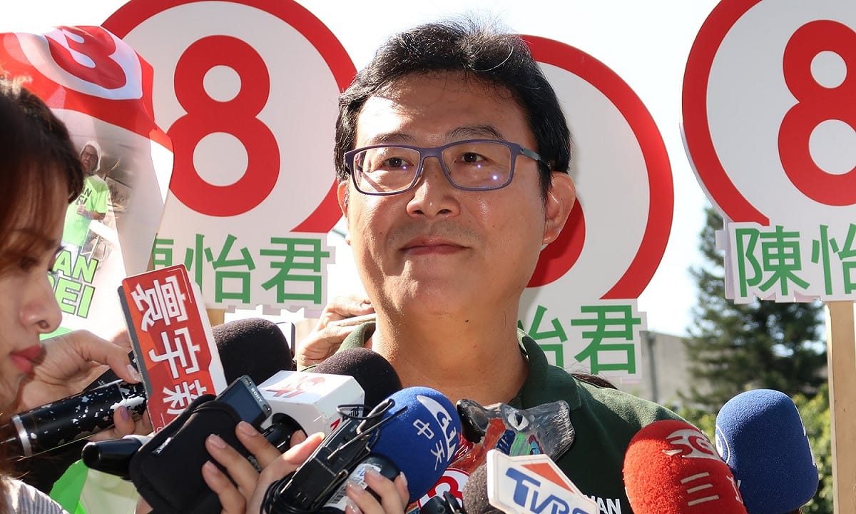 民進黨台北市長候選人姚文智17日感慨只參加過兒子幼稚園的畢業典禮過。 資料照片：林朝億/攝