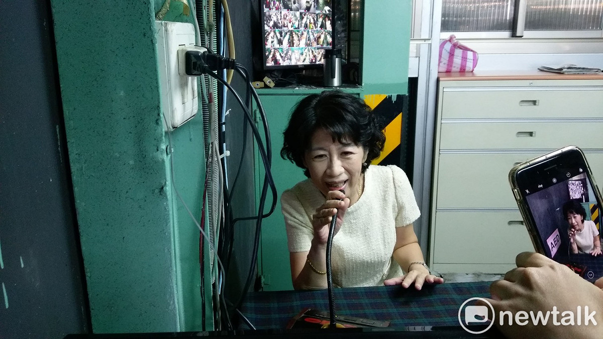 陳佩琪在玉市廣播，期盼大家能支持柯文哲。 圖：陳佩君／攝 (資料照片)