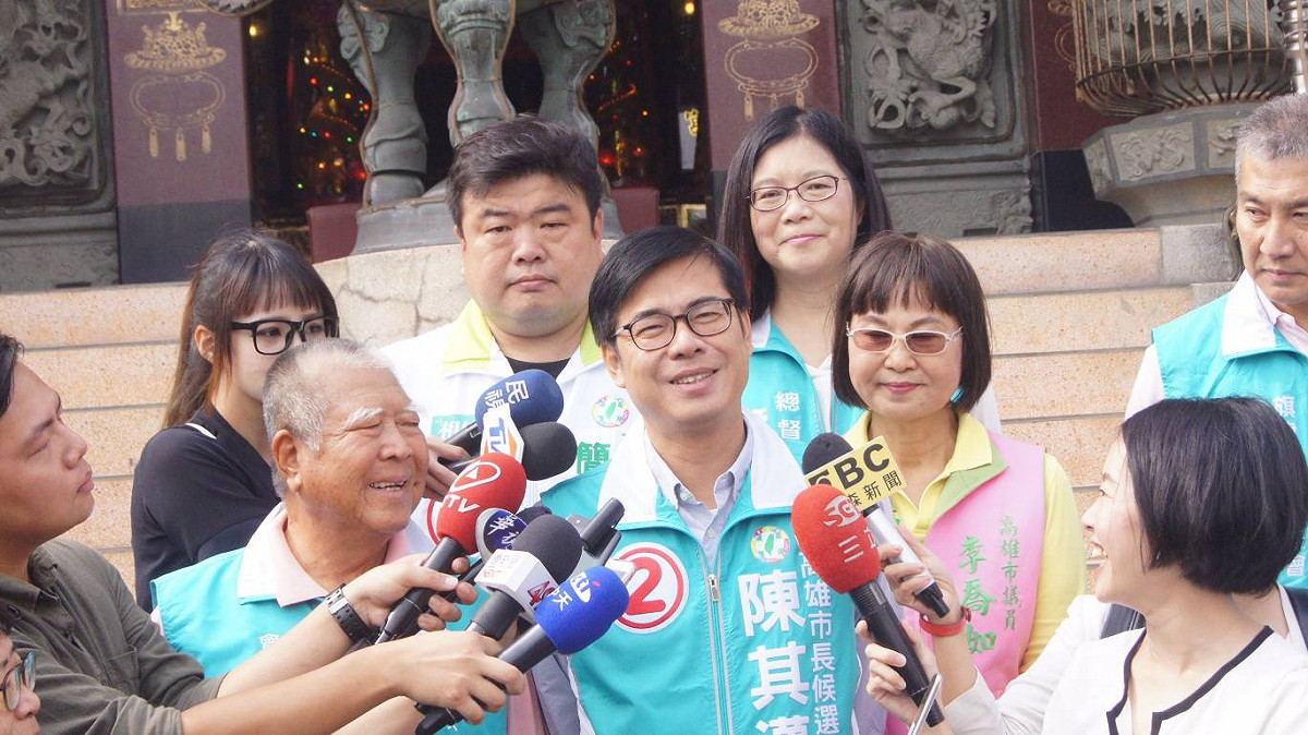 陳其邁今（17）日上午旗津車隊掃街前接受訪問。 圖：陳其邁競選辦公室/提供