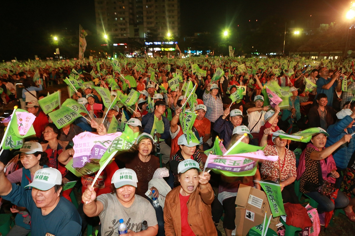 民進黨在太平區舉辦「我們都是台中隊」造勢晚會。 圖：林佳龍競選總部/提供