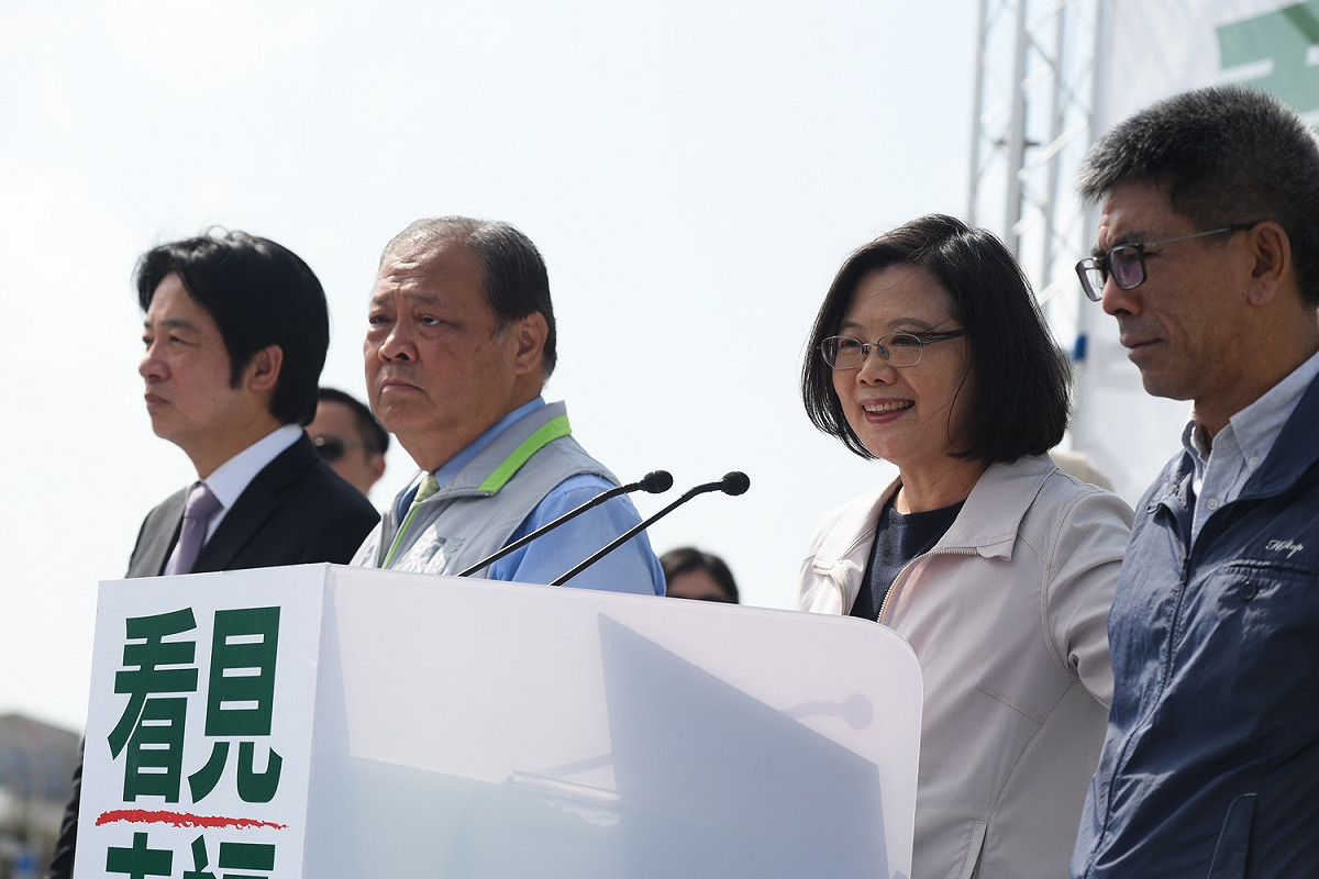 蔡英文呼籲繼續讓陳光復做四年縣長。
 圖 : 民進黨/提供