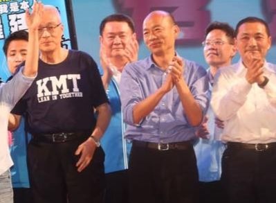 雖然國民黨主席吳敦義「母豬說」引起各界批評，甚至黨內更有辭主席聲浪。對此，熟諳國民黨的人士說明，國民黨是民主政黨，黨內職務都是經由公正程序選出，若有「逼宮」鬥爭情事，對黨也是不良發展。 圖：擷自吳敦義臉書粉絲團