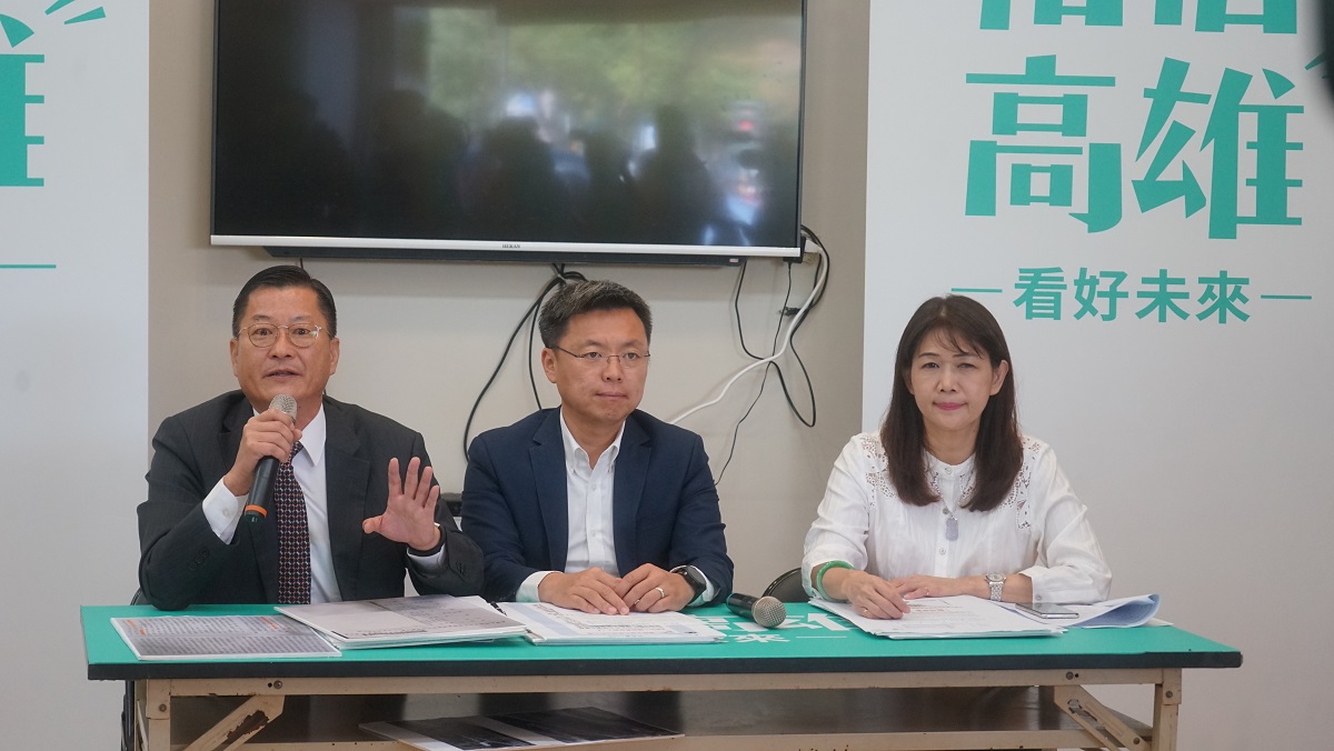 陳其邁律師團召集人李勝琛表示，韓陣營不斷散布當年走路工事件是法院認證的選舉詐騙的言論，事實上，法院判決相當清楚，確實有人發500元走路工。 圖：陳其邁競選辦公室/提供