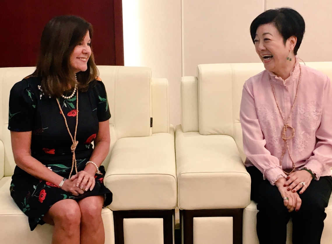 台積電創辦人張忠謀夫人張淑芬(右)。 圖：翻攝自凱倫彭斯推特／資料照片