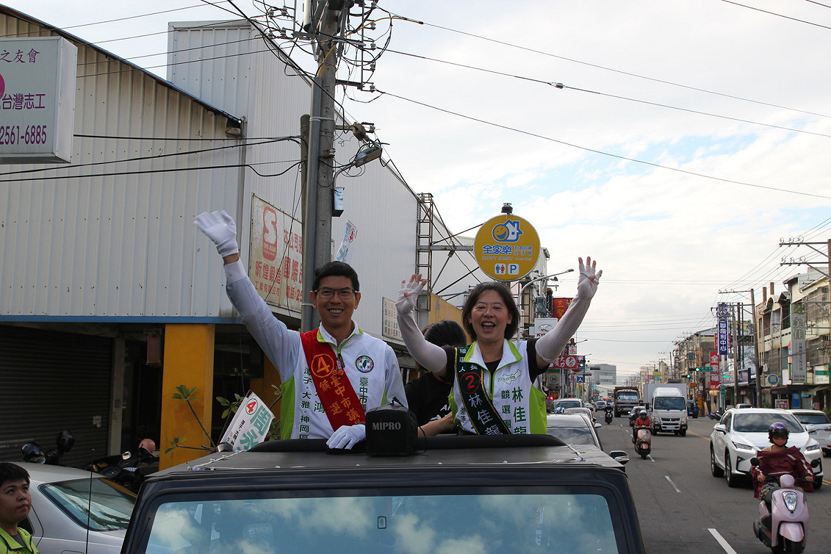 廖婉如第三度為周永鴻站台。 圖 : 周永鴻競選總部/提供